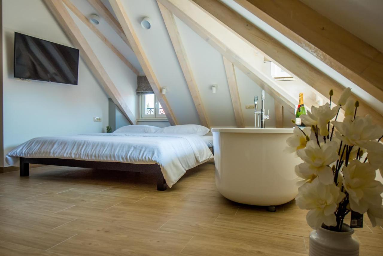Heritage Villa Vitturi Sea View Kaštela エクステリア 写真